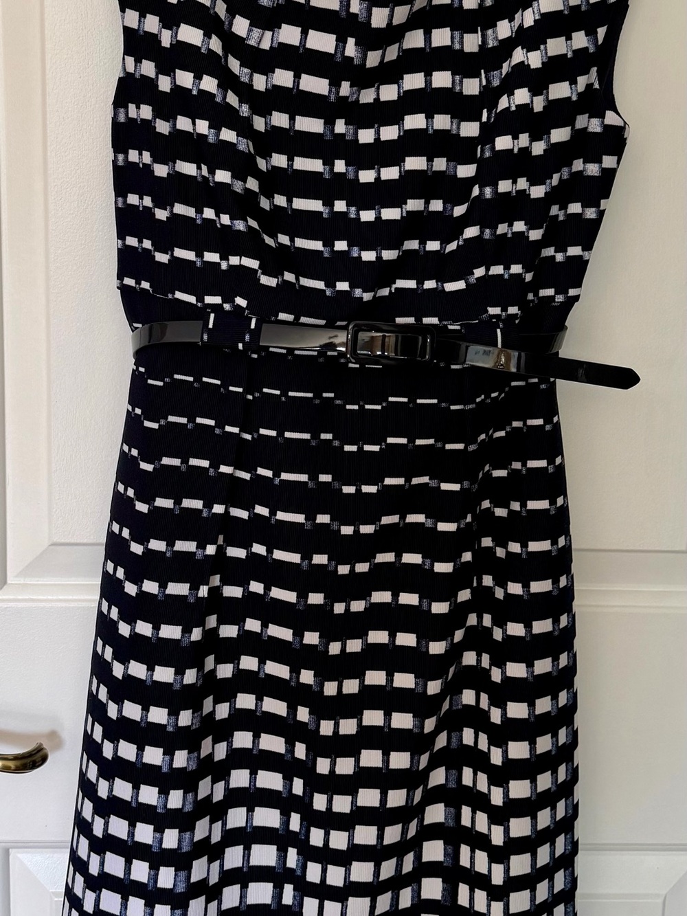 Black and White Geometric Sleeveless Dress with Belt